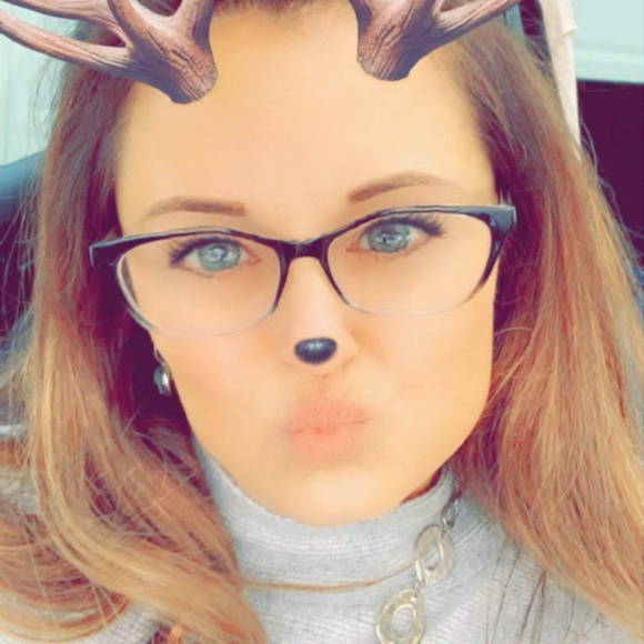 Meet your Posher, Beth! - Picture 3 of 4